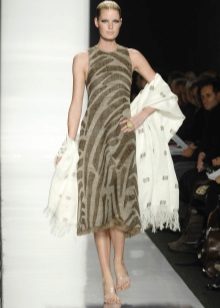 Midi dress na may estola