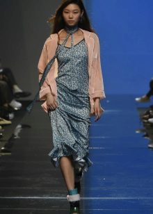 Gray dress para sa araw-araw