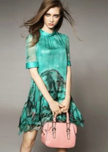Green dress na may peach bag