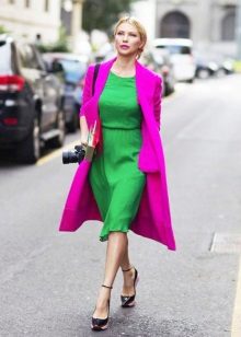 Green dress na may lilac coat