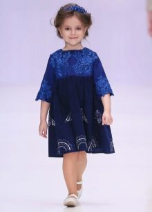 Niniting eleganteng damit para sa batang babae