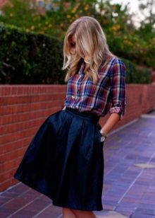 Skirt sun and bright shirt in the box