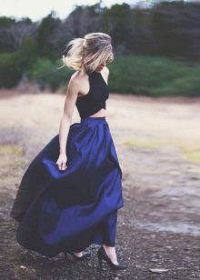 Beautiful long skirt to the floor
