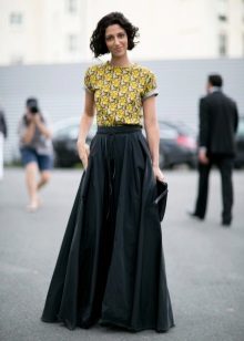 black skirt to the floor