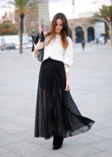 long air skirt to the floor