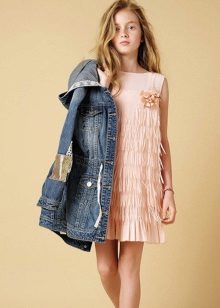 Cocktail dress para sa mga batang babae sa estilo ng 20s