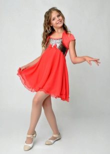 Cocktail dress para sa isang batang babae sa Estilo ng Empire