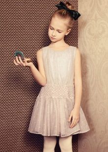 Cocktail dress para sa batang babae beige