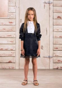 Satin cocktail dress para sa mga batang babae