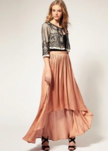 Flowing skirt to the floor