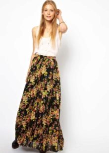 Skirt in the floor for the summer