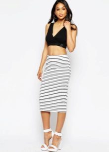 Pencil skirt below the knee