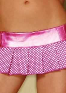 pink na palda na may maliit na tuldok na polka