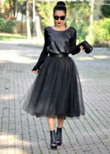 Itim na Layered Skirt