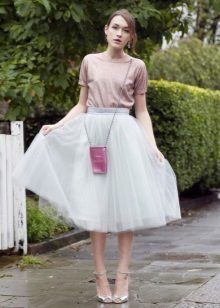 Layered midi skirt ipinares t-shirt