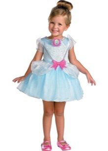 Maikling damit na bagong taon Cinderella para sa isang batang babae