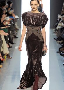 Velour dress na may malawak na sleeves