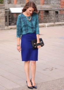 Blue pencil skirt and accessories to it