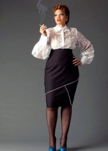 High waist pencil skirt for a full girl