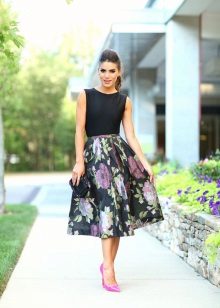 Fluffy skirt below the knee