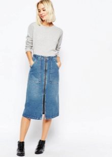 Hatiin ang palda at sweatshirt