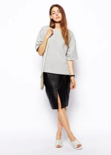 Leather skirt na may slit