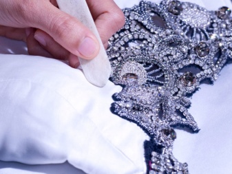 Dry-cleaner ng kasal dresses na may palamuti