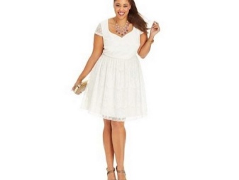 White A-line Lace Dress Para sa Buong
