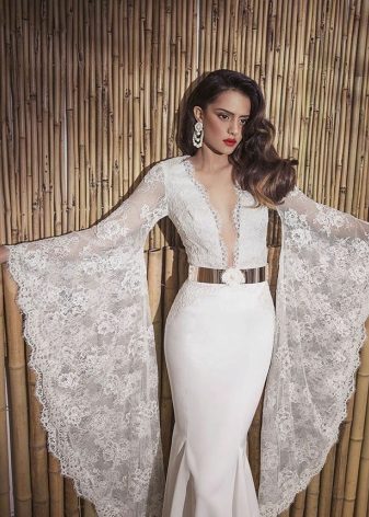 Kasal sexy na damit na may mga manggas at pabulusok neckline