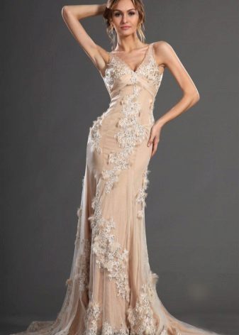 Magsuot ng sirena ng maternity na may neckline at straps