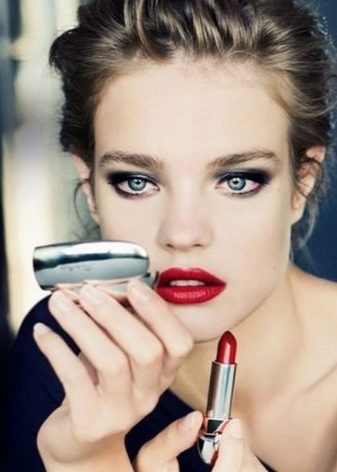Makeup for evening black dress