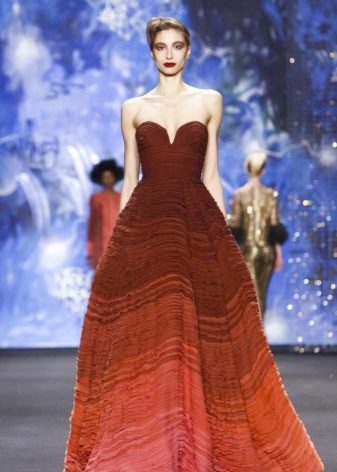Mga damit ng gabi mula kay Naeem Khan na may gradient