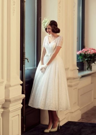 Midi wedding dress mula sa koleksyon ng Jazz Sounds ng Tatyana Kaplun