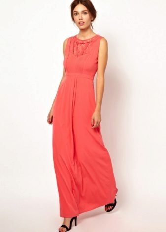 Coral pink-orange na damit