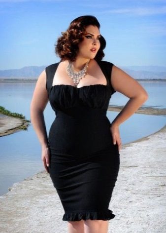 Black dress for a full woman