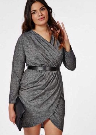 Medium length youthful dress for a full girl