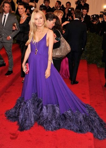 Lilac dress para sa blonde