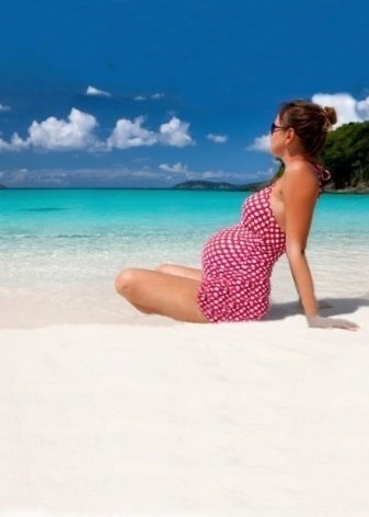 Red summer pultie with white peas for pregnant women