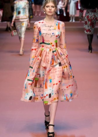 Peach dress na may print