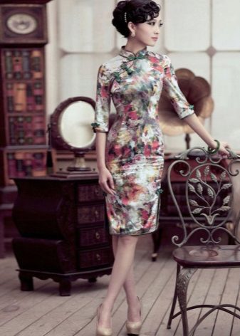 Makukulay na Intsik estilo qipao damit