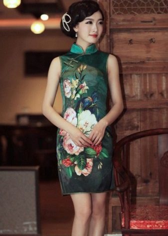 Makukulay na Intsik estilo qipao damit