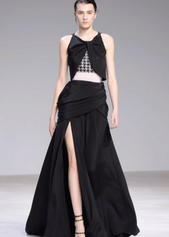 Isang damit na may isang slit