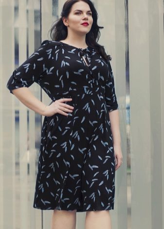 Black office dress na may isang maliit na naka-print para sa buong