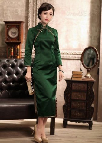 Green dress-cipao length midi na may gilid slits