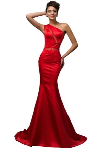 Red satin dress na may tren