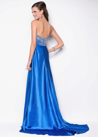 Blue satin dress na may tren