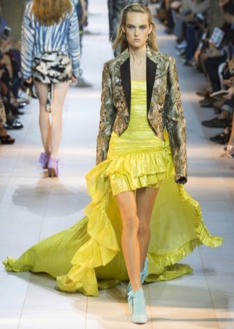 Jacket sa damit na may tren