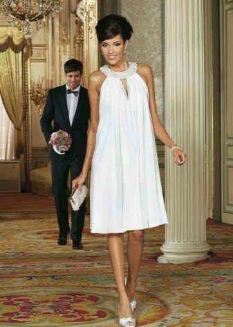 White A-line Dress na may American Armhole