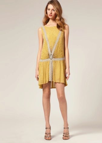 Casual dress in the style of the 30s