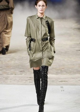 Short dress in military style with boots